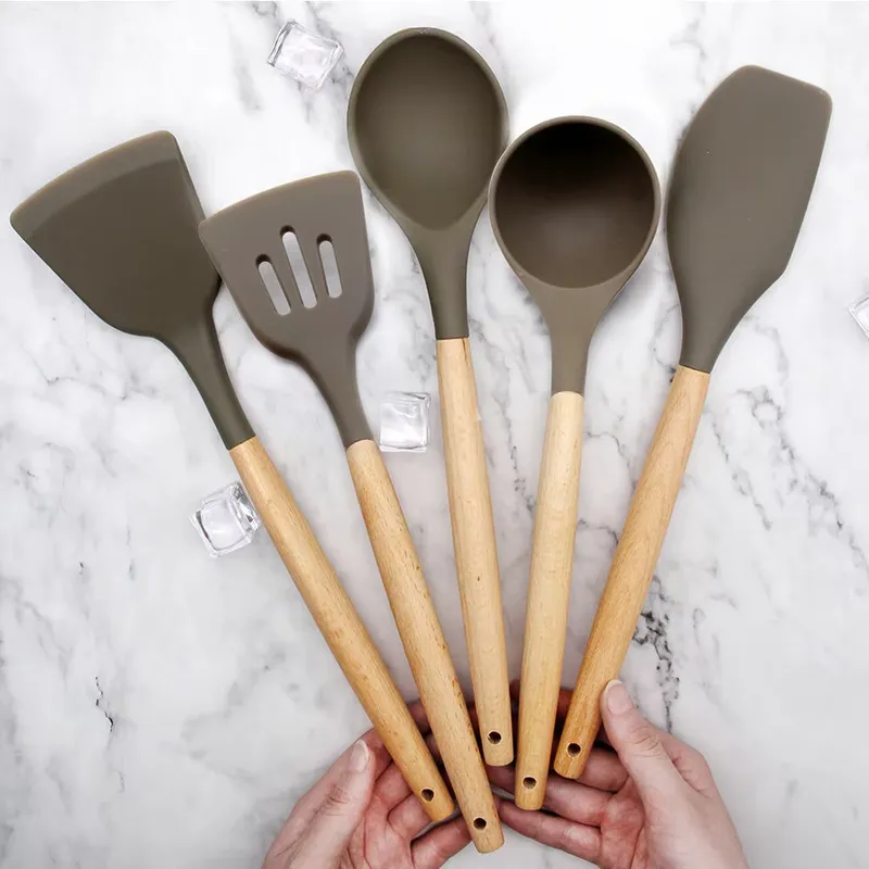 새 제품: 5개 세트 실리콘 식기 세트, 나무 손잡이가 - Kitchen Gadgets New Products 리뷰 및 가격